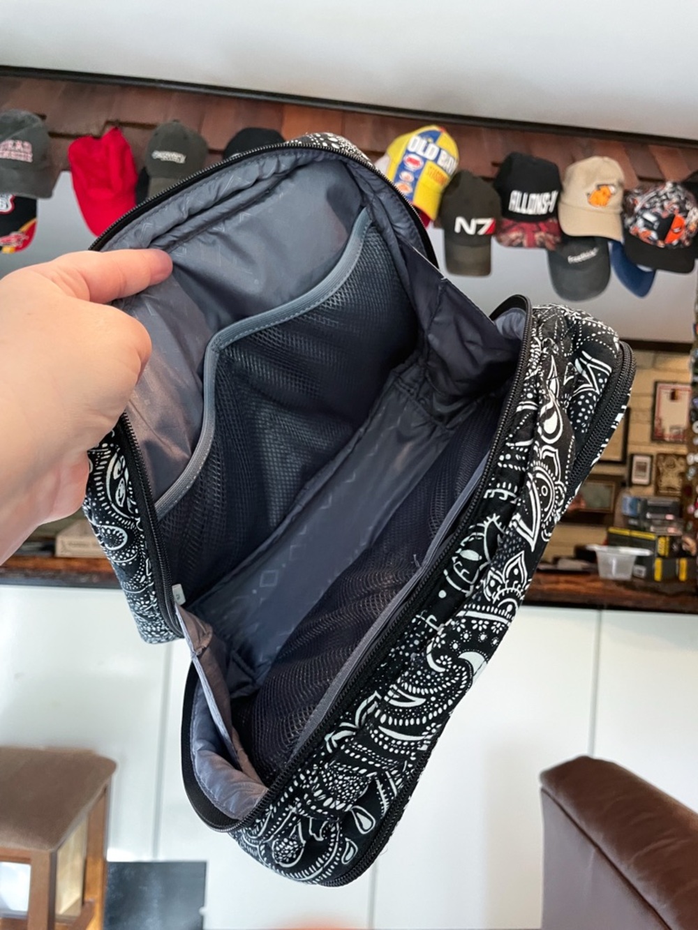 Vera Bradley Blush & Brush Makeup Case - Stellar Paisley - Black and White, GUC - Picture 4 of 7